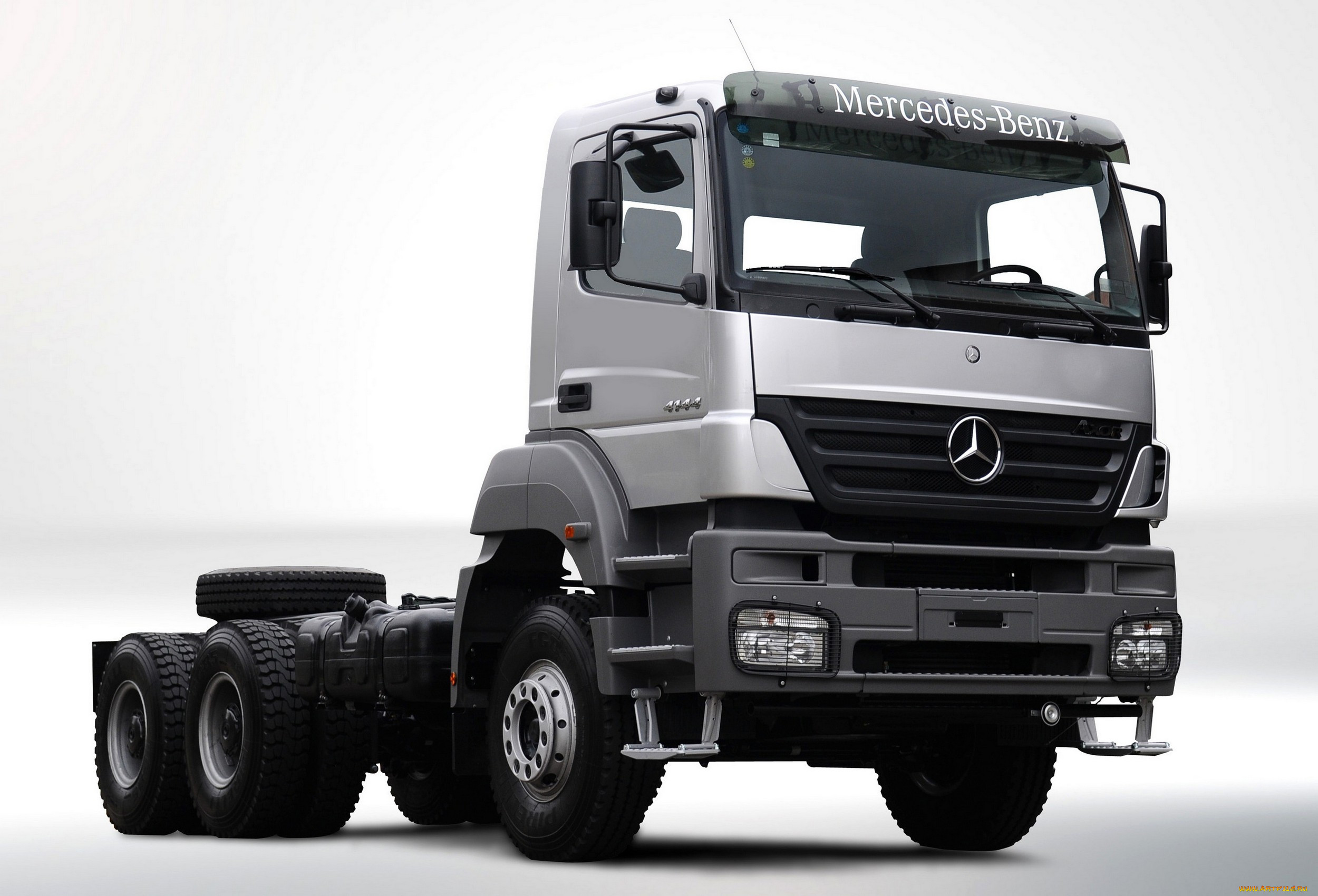 Mercedes benz axor. Мерседес Бенц Axor. Mercedes Benz Axor 6x4. Мерседес Бенц Аксор 6х4.